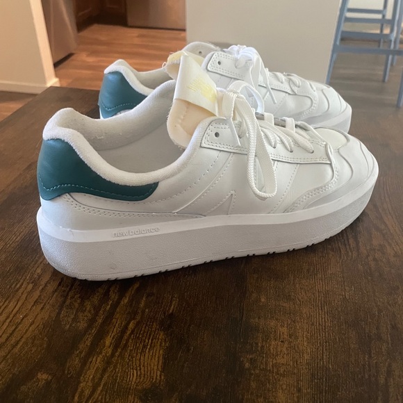 Sneakers - Picture 4 of 4